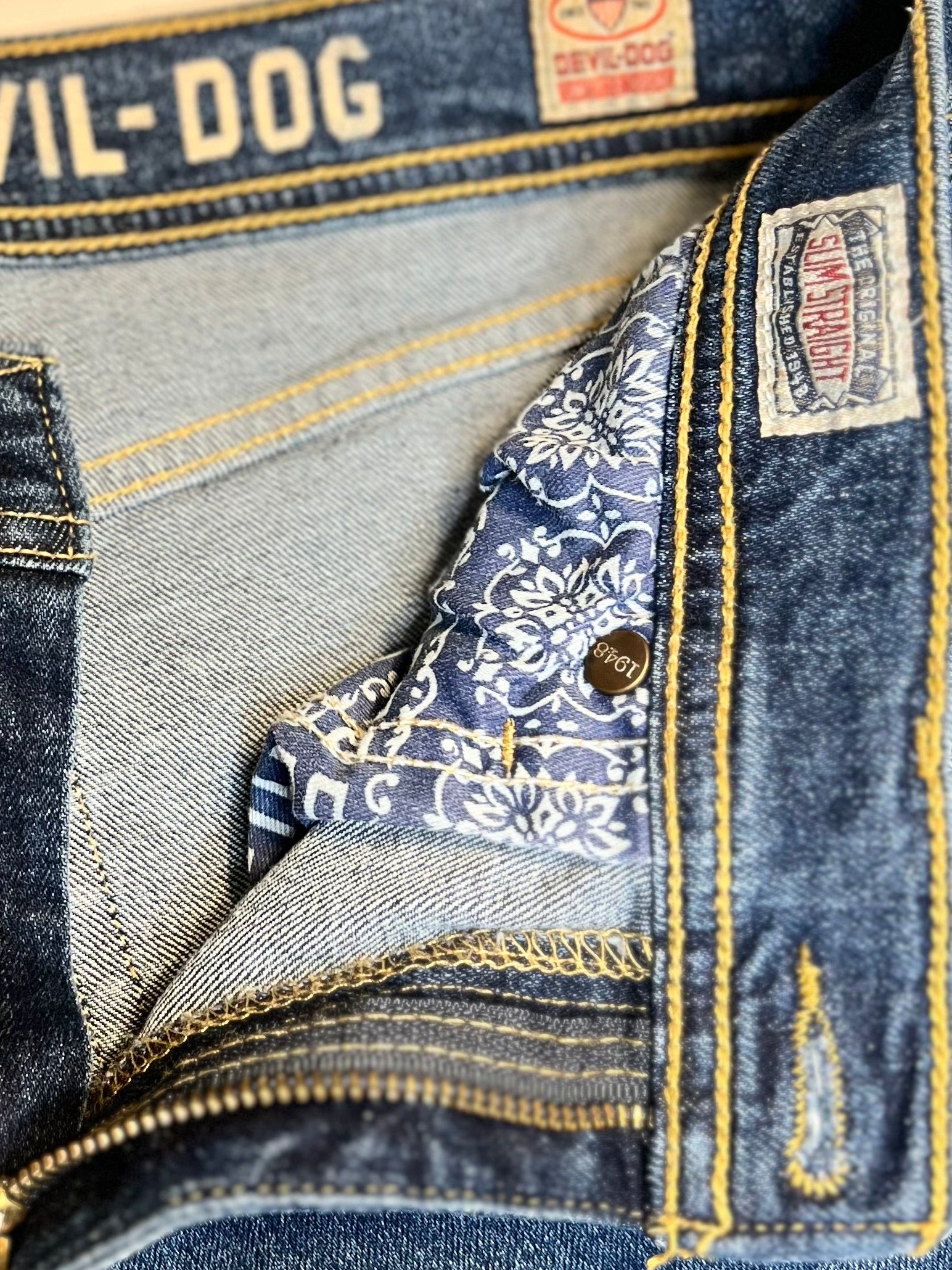 Devil Dog Slim Straight Blue Jeans 32/32