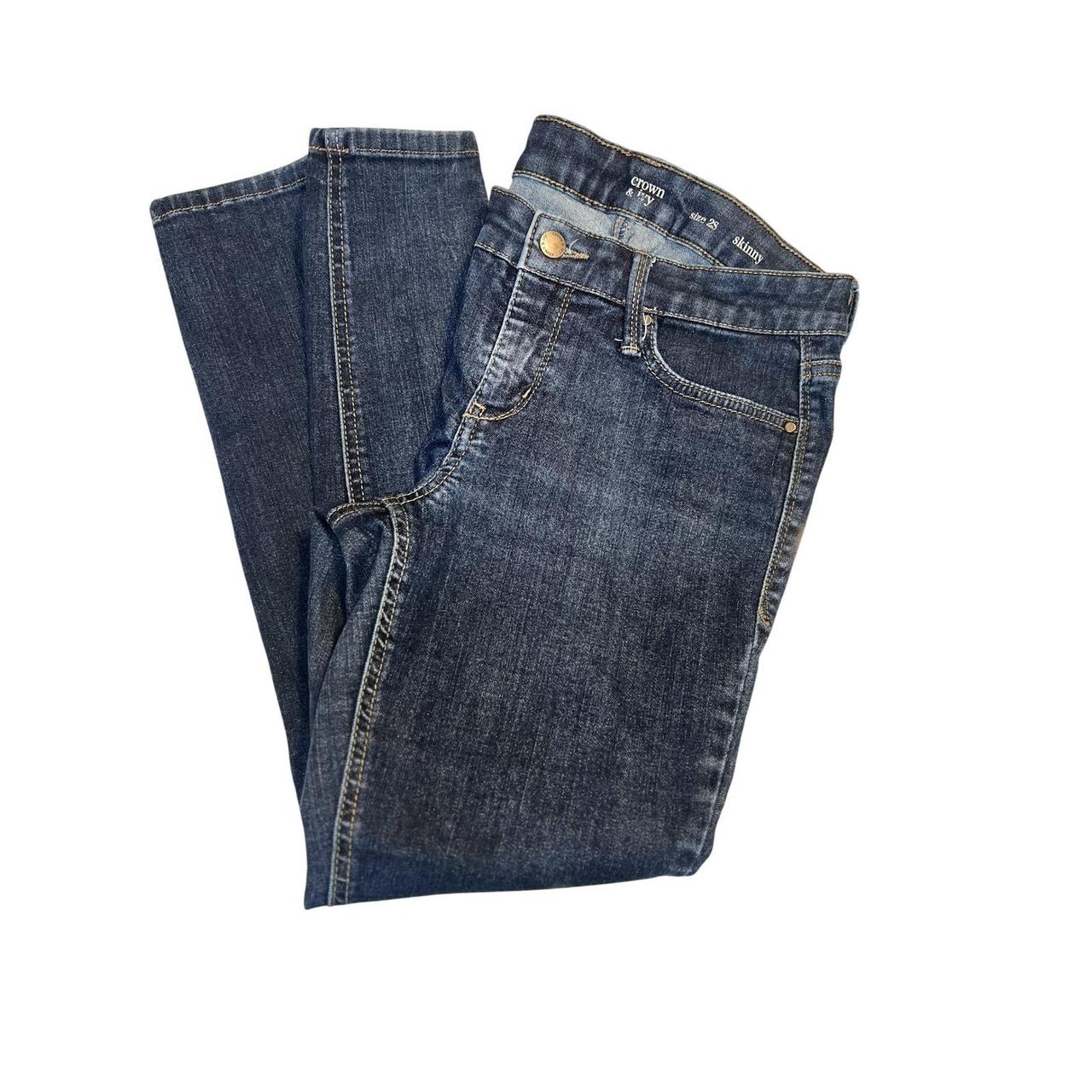 Crown & Ivy Women's Blue and Navy Jeans 2 Short