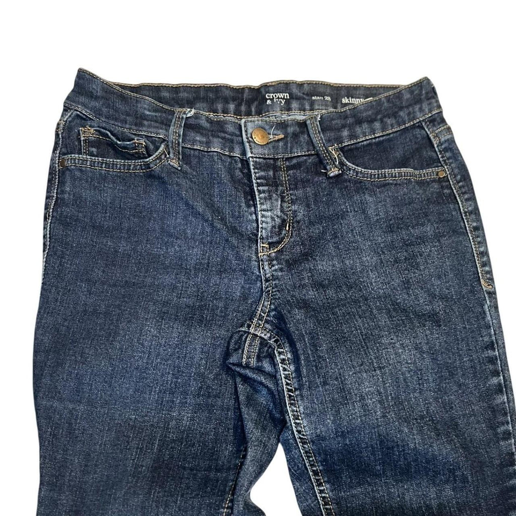 Crown & Ivy Women's Blue and Navy Jeans 2 Short